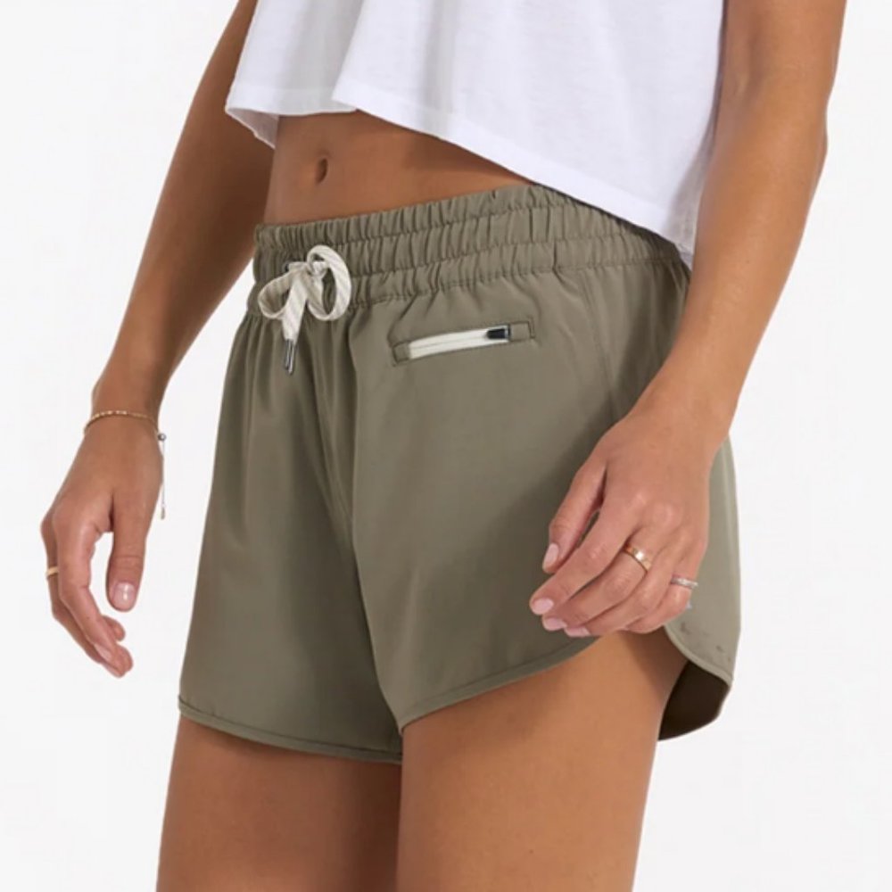Vuori Women's Clementine Short 2.0 - Light Oregano Color